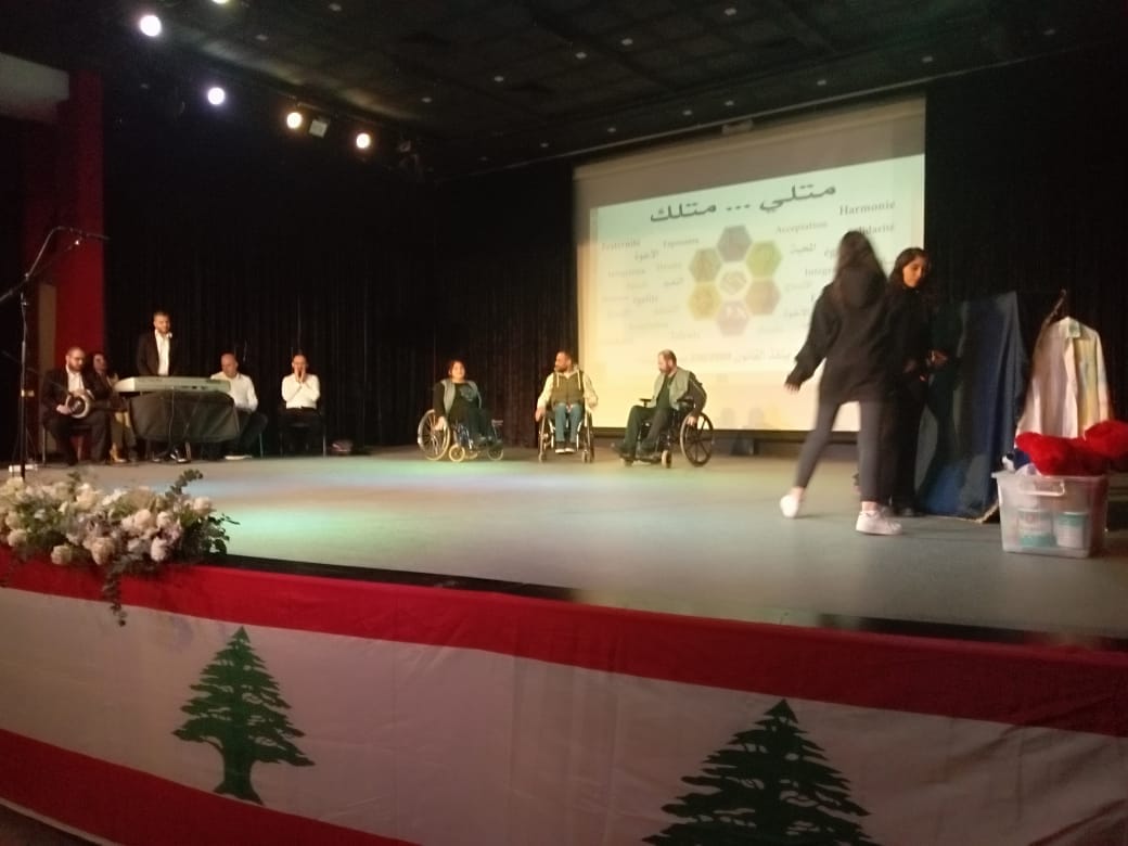 المسرحيات التثقيفية والأنشطة الأدبية