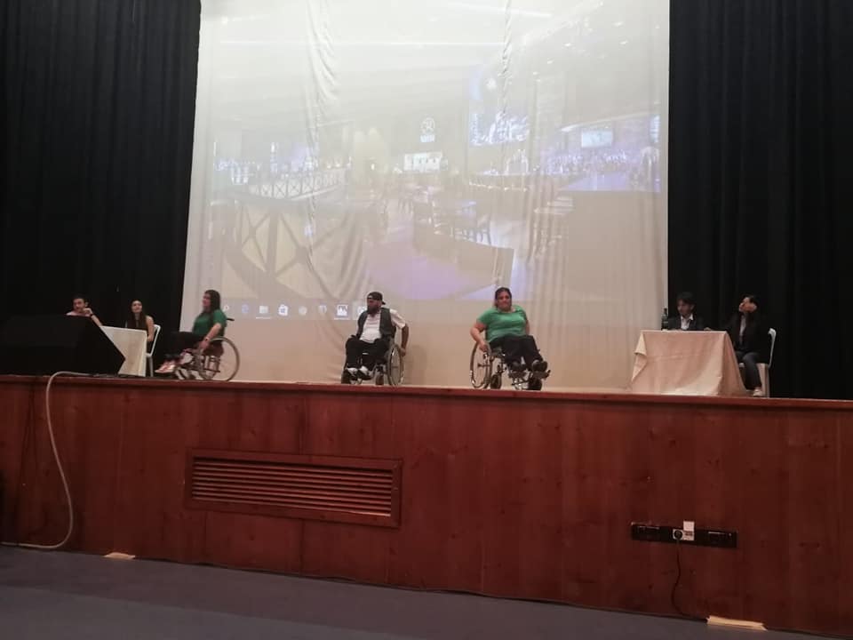 المسرحيات التثقيفية والأنشطة الأدبية