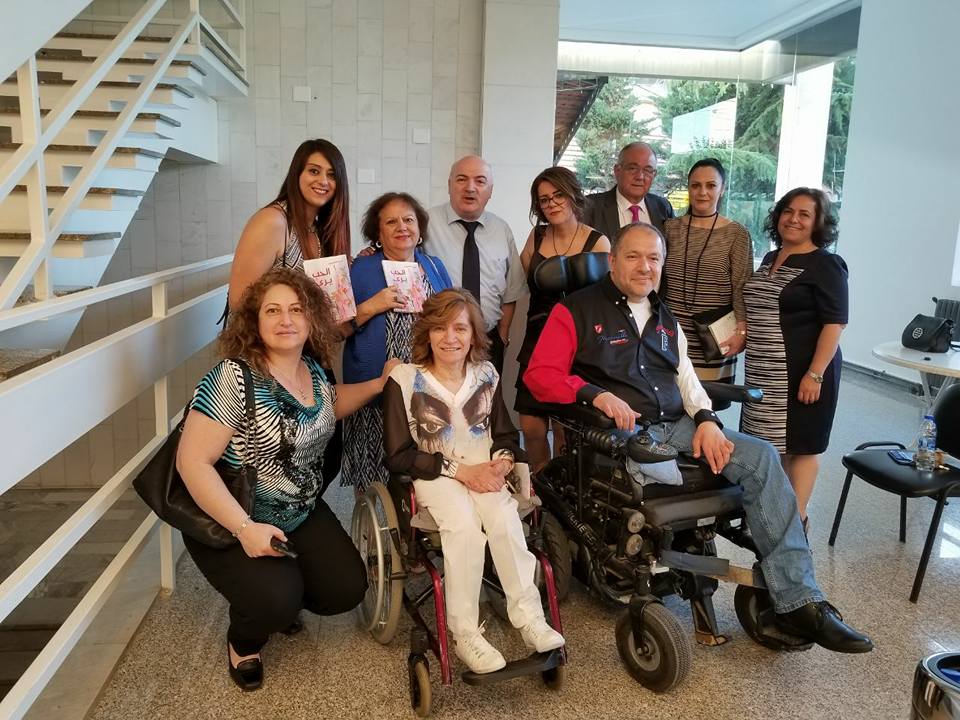 المسرحيات التثقيفية والأنشطة الأدبية