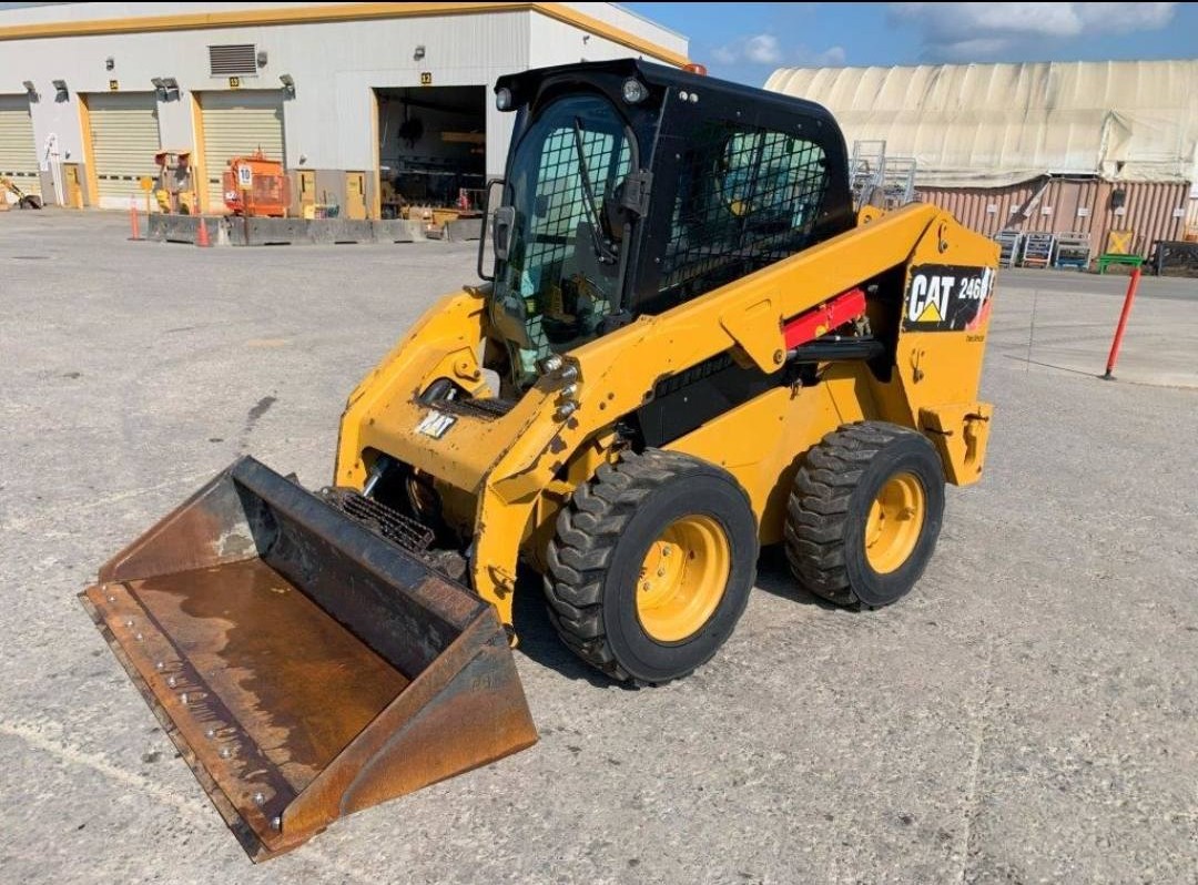 2016 CAT 246D skid steer loader with bucket attachment - equipment for sale