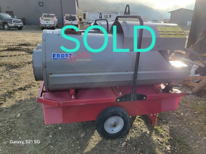 Portable Frost Fighter 350,000 BTU diesel heater unit on red base trailer