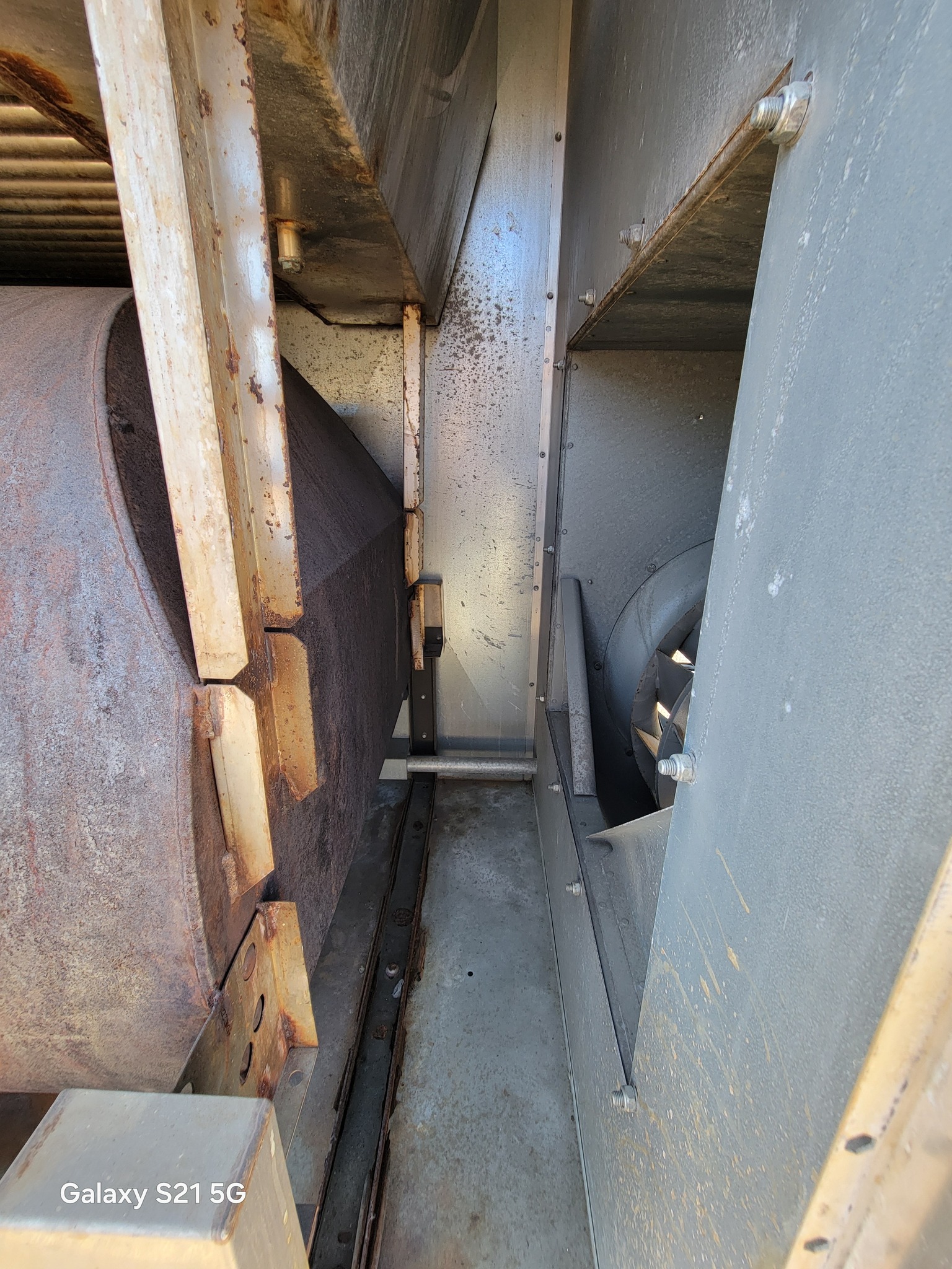 IMAC-4000 heater internal piping and ducting for heat distribution to occupied spaces