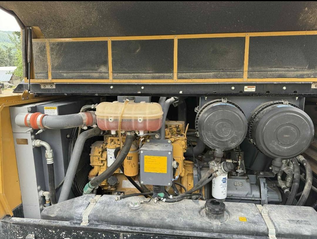 400 CFM air compressor engine and motor system showing reliable power configuration