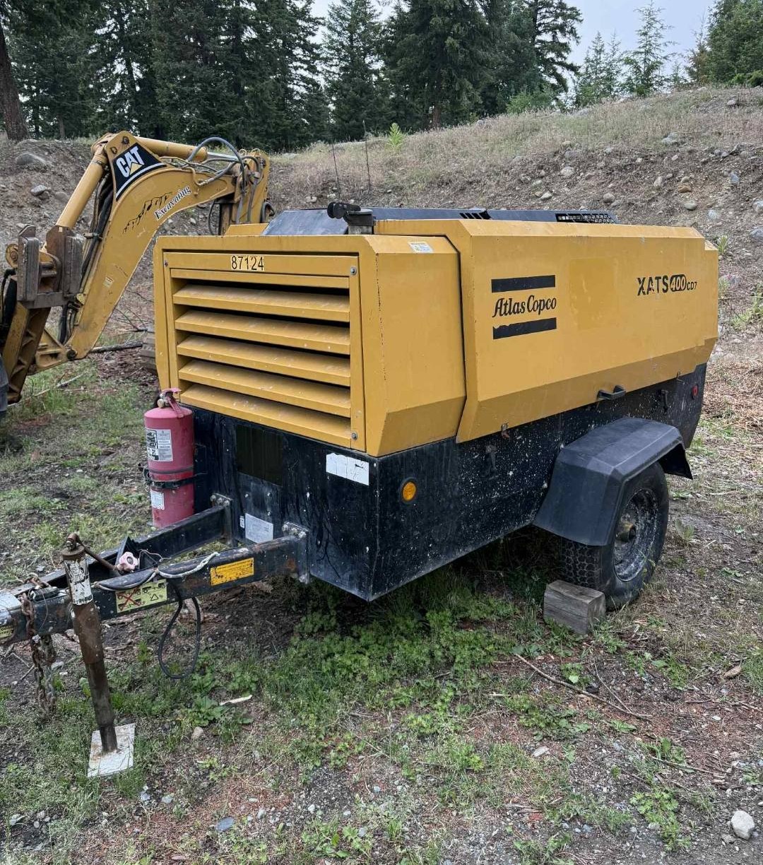 400 CFM air compressor engine and motor system showing reliable power configuration