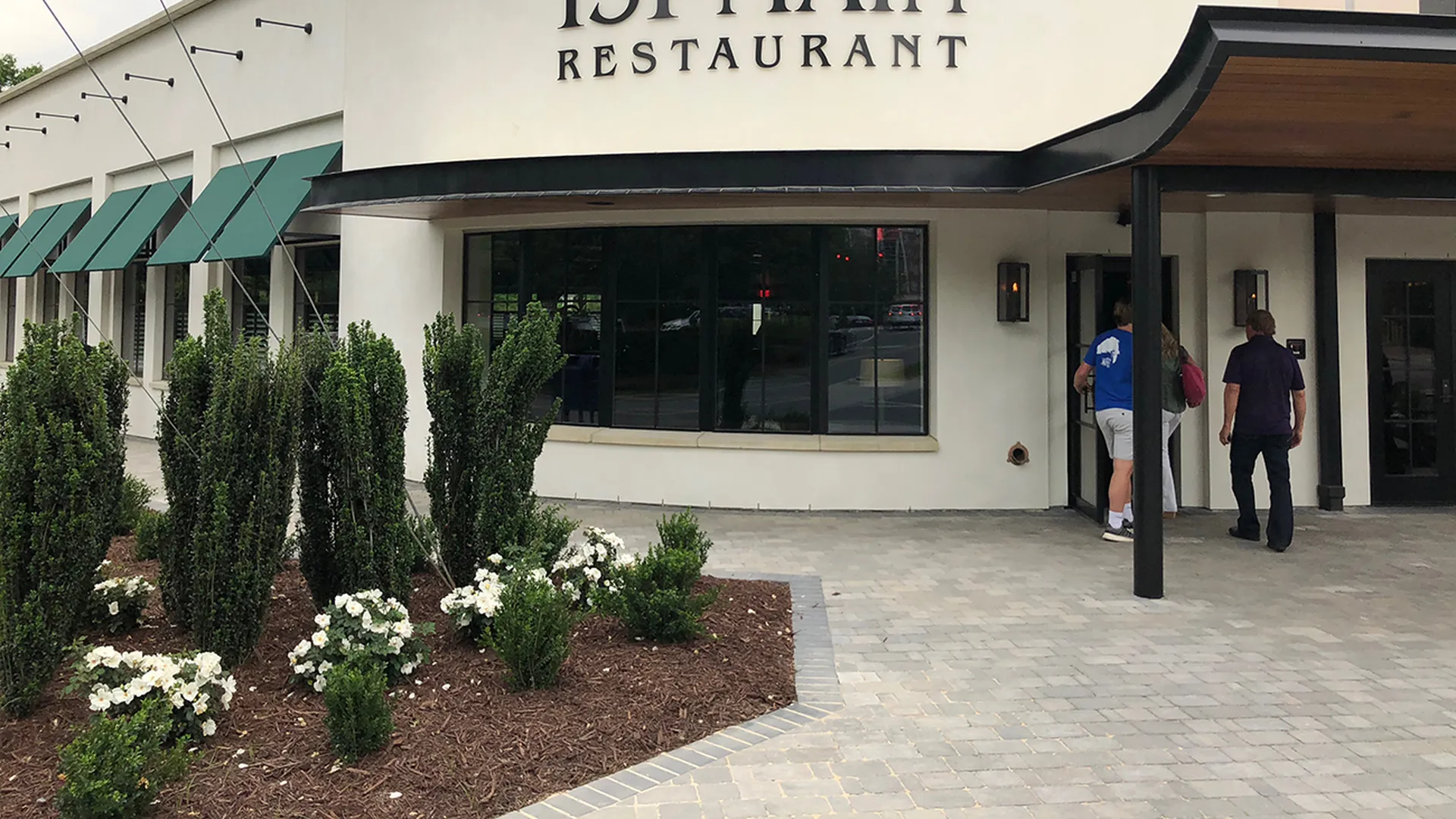 Southern Sophistication Meets Modern Flavor: Dining at 131 MAIN in SouthPark, Charlotte!