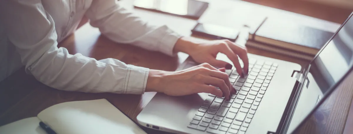 Como o home office pode aumentar os riscos de doenças e lesões ergonômicas