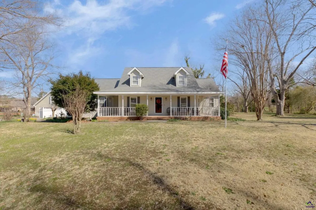 Step Back in Time at the Beautiful Sandefur House! (NexRide Car Rentals – Perry, GA)