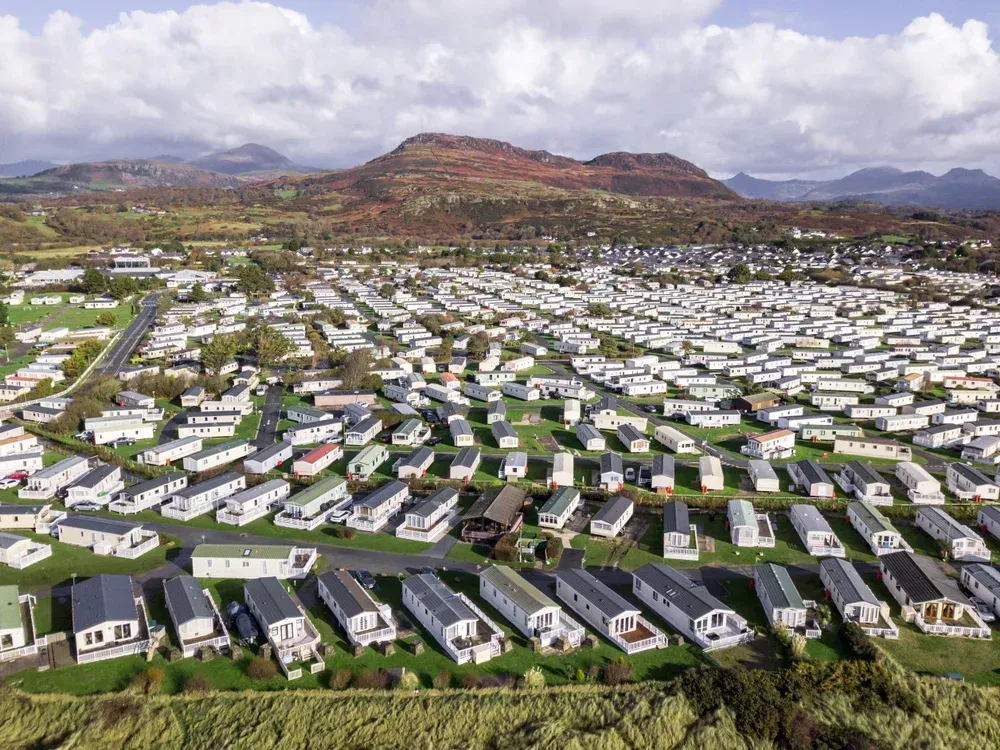 Maximize Your Mobile Home Park Valuation: 15 Curb Appeal Must-Dos Before Selling