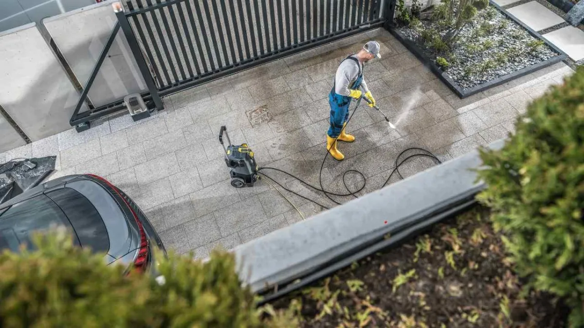 Power Washing for Oil-Stained Driveways and Garages