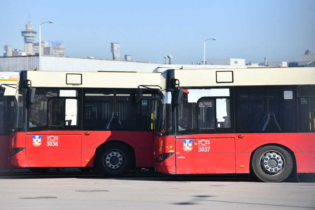 ЗБОГ ЛОШЕГ КРЕДИТНОГ РЕЈТИНГА ГСП-а И ГРАДА БЕОГРАДА – ОДЛАЖЕ СЕ ТЕНДЕР ЗА НОВЕ АУТОБУСЕ, ГАРАЖЕ СУ ПРАВИ ЦИЉ