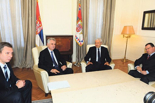 МИКИ РАКИЋ – ЧОВЕК ИЗ СЕНКЕ И ПИТАЊЕ КО ЈЕ КРЕИРАО СИСТЕМ