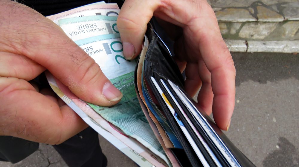 КАД ИНФЛАЦИЈА ЈЕДЕ ПЛАТЕ, А ПУМПА БДП