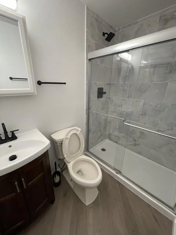 Apartment move-out cleaning in Bolingbrook by Rux Cleaning