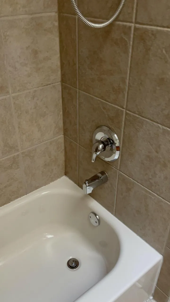 Clean and shiny bathtub in a Joliet house after a thorough cleaning, ready for sale.