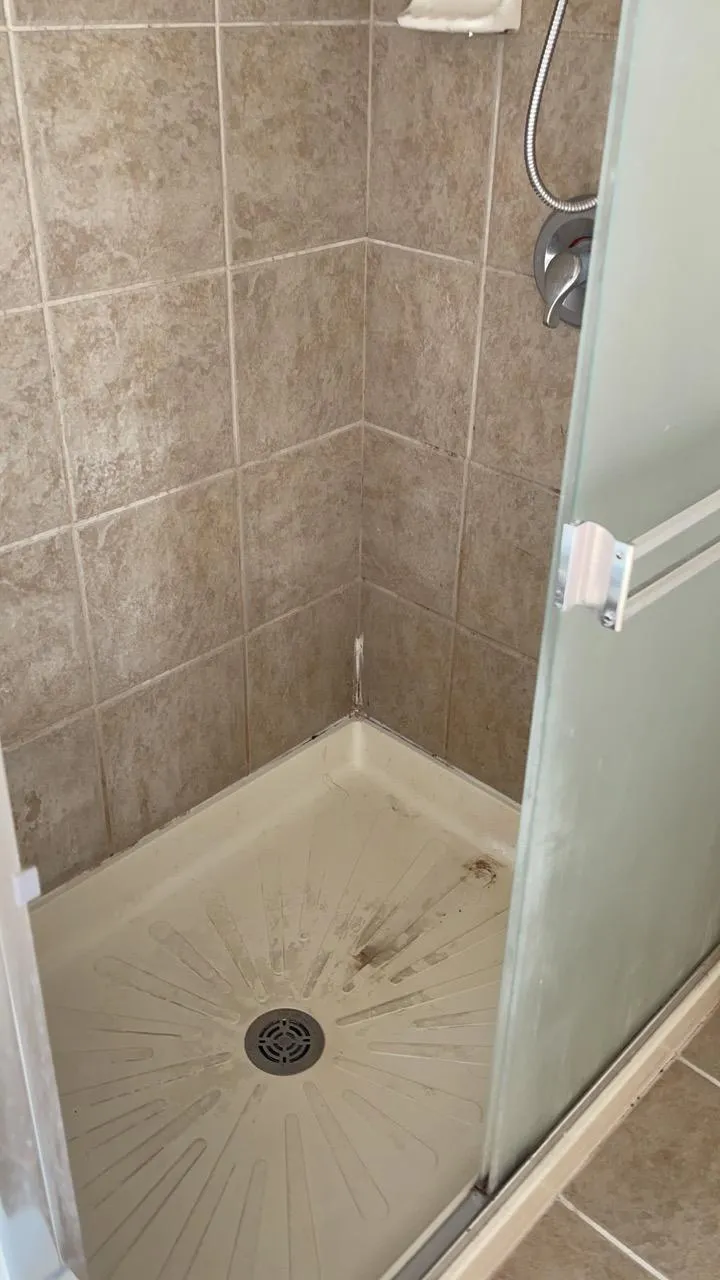 Dirty shower and tub in an Oswego bathroom before cleaning.
