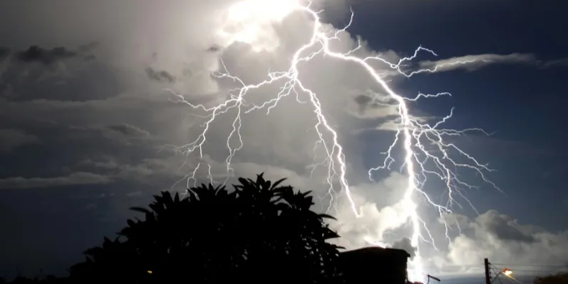 How to Protect Your Business from Voltage Dips, Surges, and Power Quality Issues