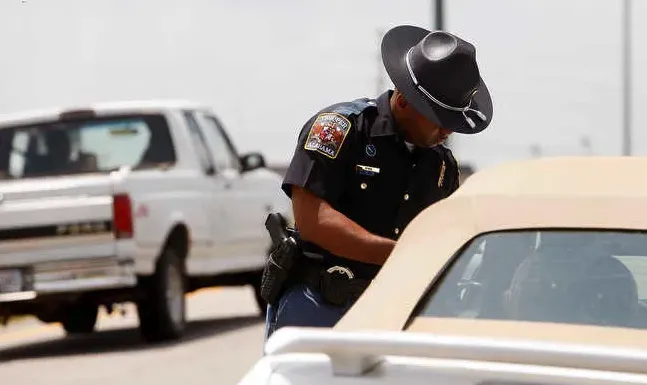 Alabama’s Move Over Law: What Drivers Must Know Now