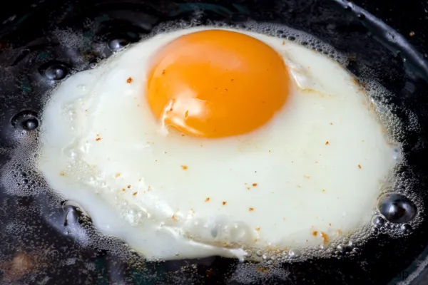 Which Eggs Are Best for Poaching, Frying and Baking?