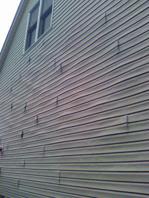 Why Quad Cities Temperature Swings Can Warp Vinyl Siding (And How to Prevent It)