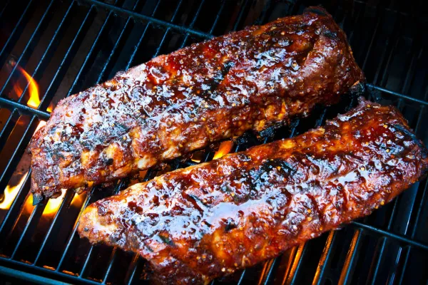 Konan’s BBQ: Smoked Meat, Soulful Vibes, and Tampa Tradition on a Plate