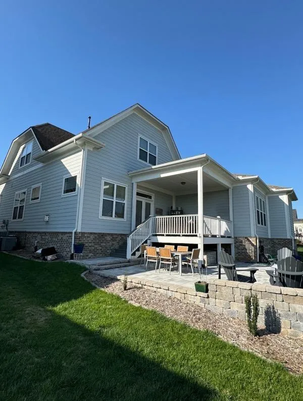 Light gray James Hardie siding and covered porch on a Franklin, Tennessee home