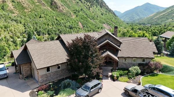 Custom home with new residential roof in Mapleton, Utah.