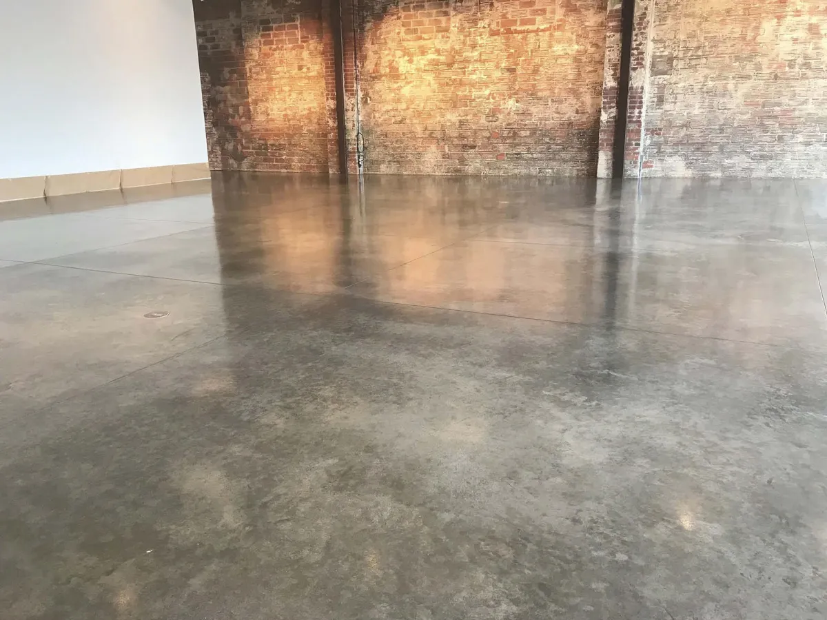 Grind & Seal vs. Polished Concrete: What’s the Difference and Which One Should You Choose in Arkansas?