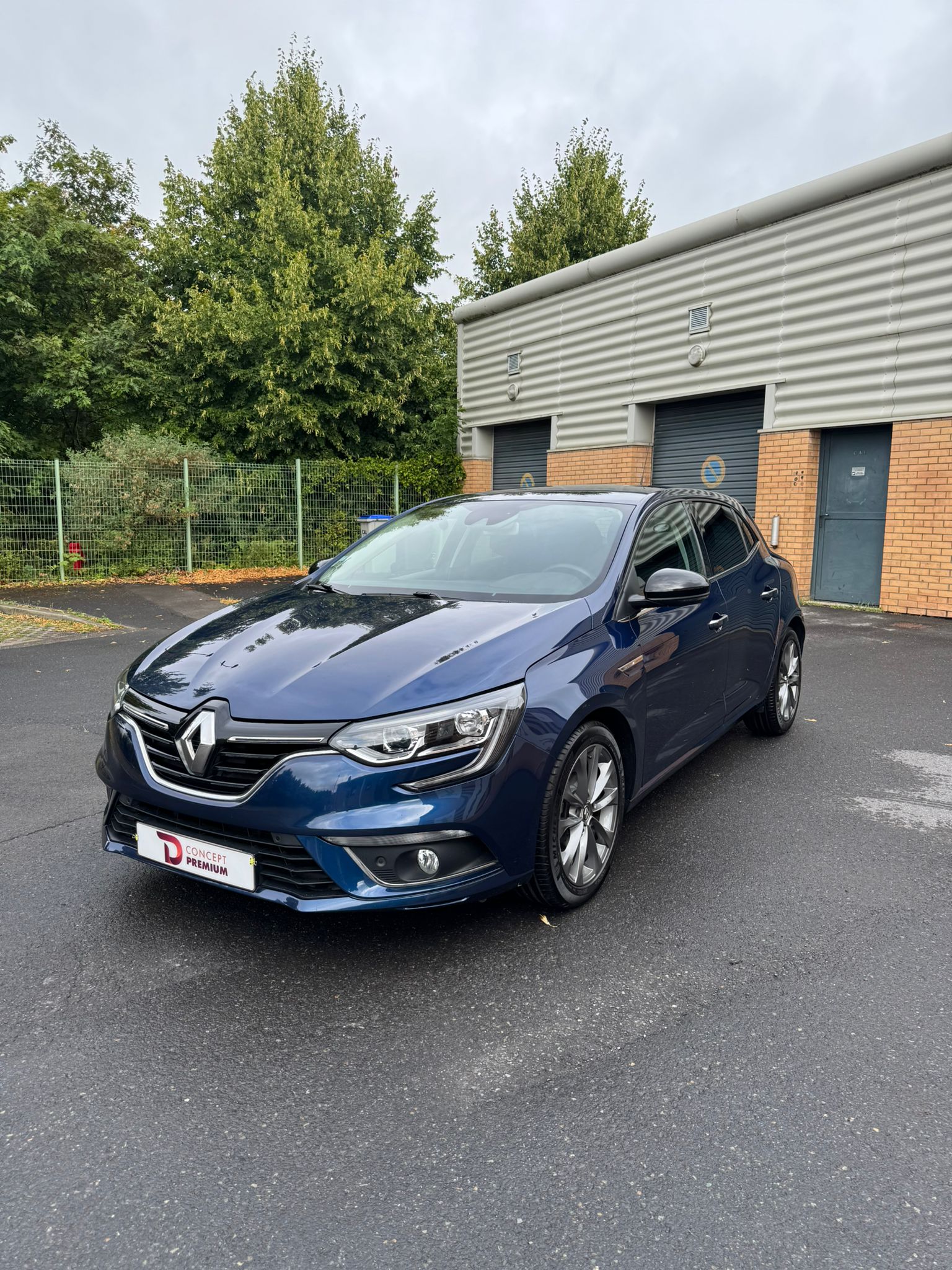 entretien esthétique voiture Somain / préserver valeur voiture / nettoyage régulier auto / detailing auto Somain / carrosserie propre Hauts-de-France / entretien cuir voiture / lavage intérieur voiture Somain / revente voiture préparation / TD Concept entretien régulier / véhicule propre valorisation