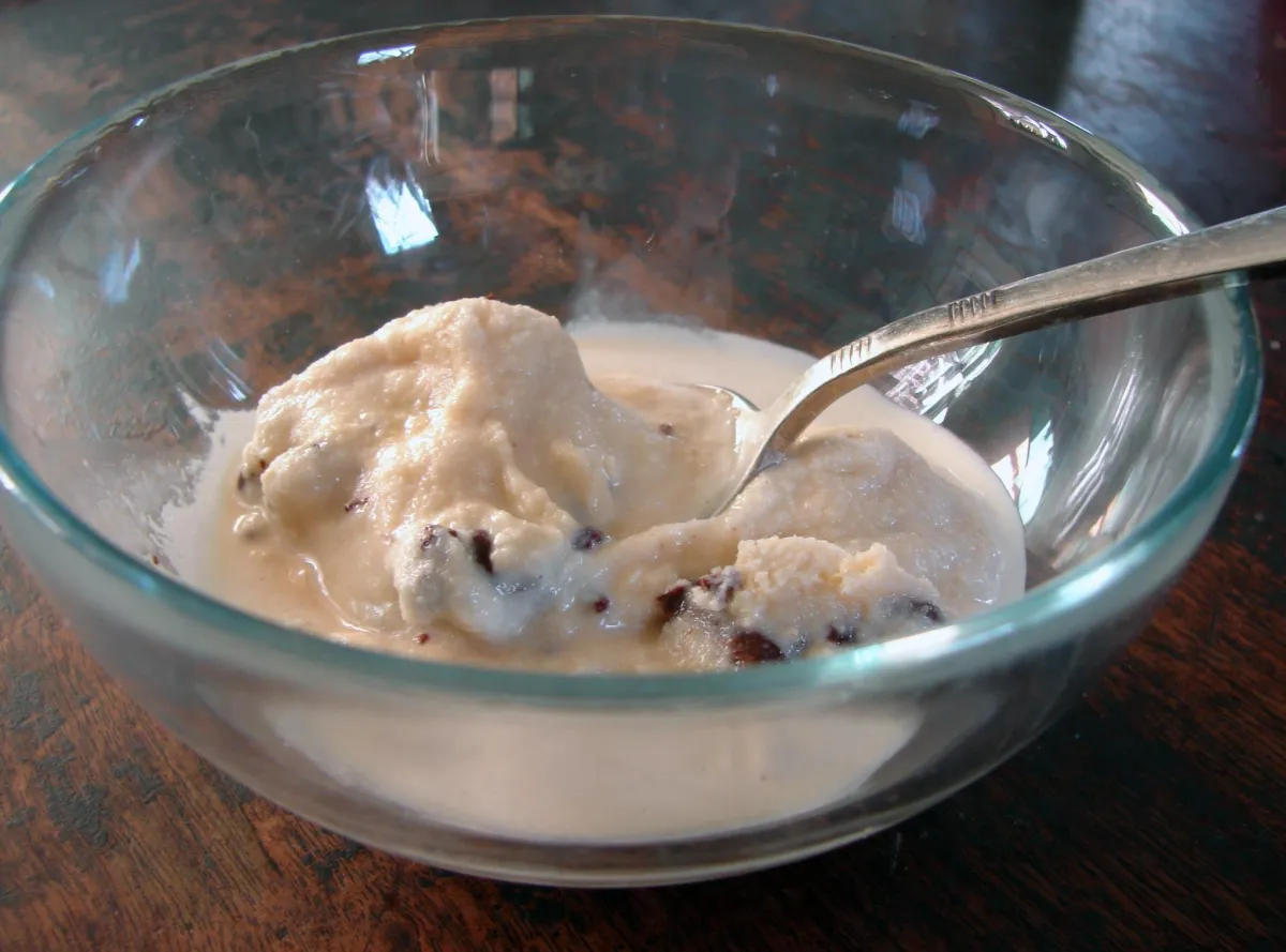 Melting ice cream with bittersweet chocolate