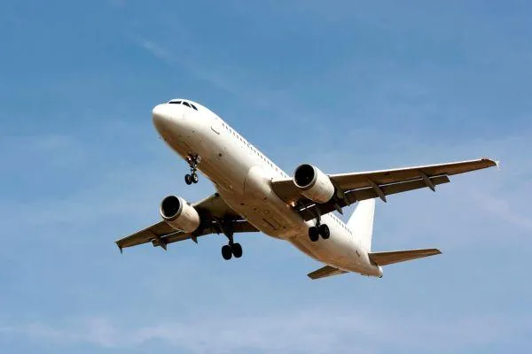 How To Keep Your Voice Hydrated And In Top-Shape When You Travel By Plane