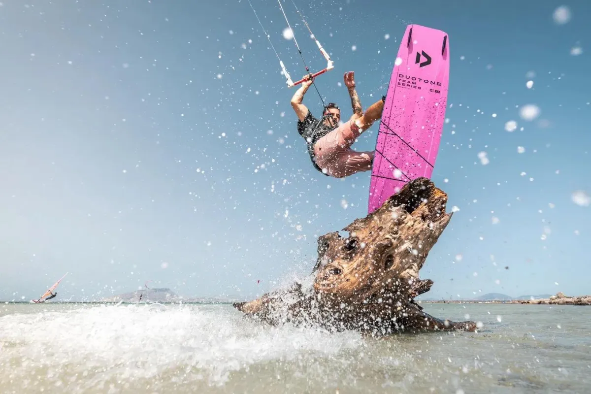 Overzicht van alle kitesurf stijlen zoals freeride, freestyle, wave, big air, snowkite en hydrofoil