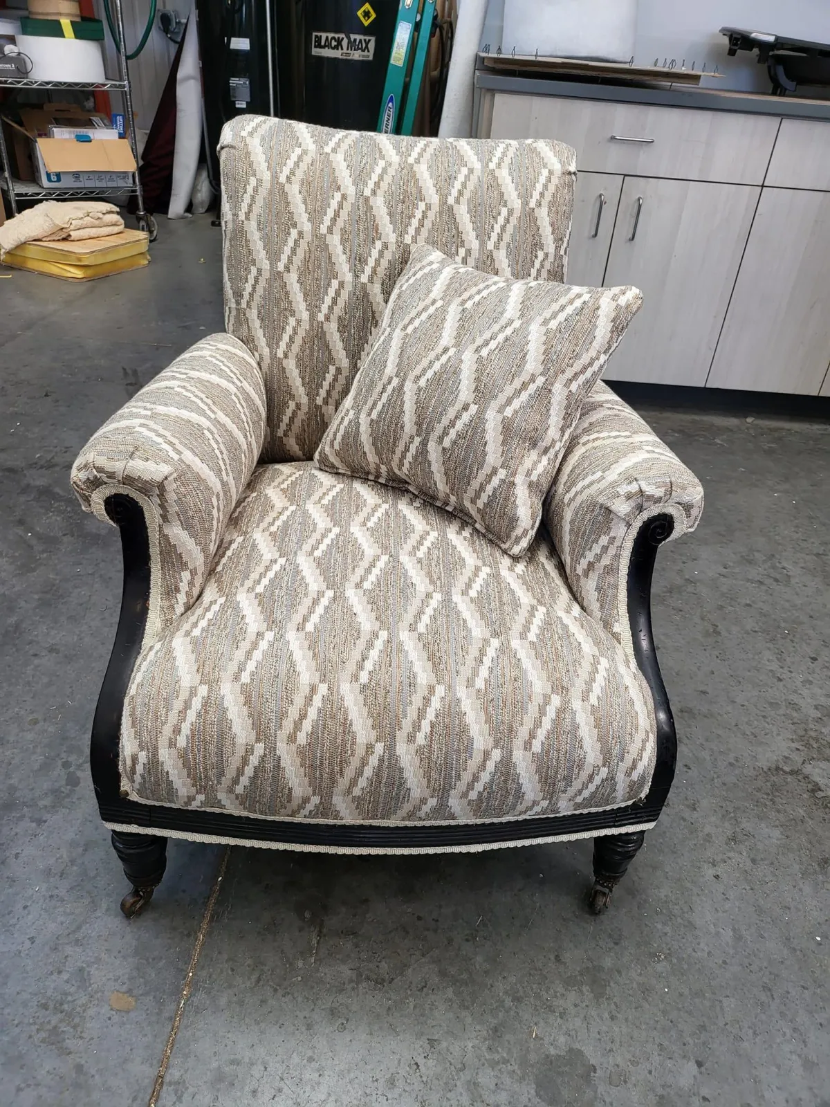 Traditional upholstery seat with wave pattern