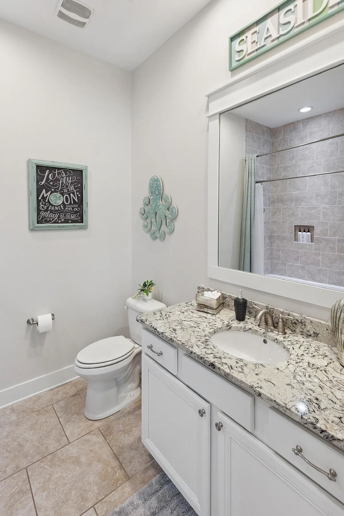 Luxurious second bathroom