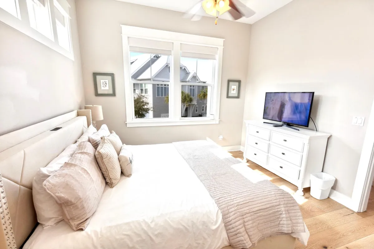 King master bedroom with ensuite bathroom