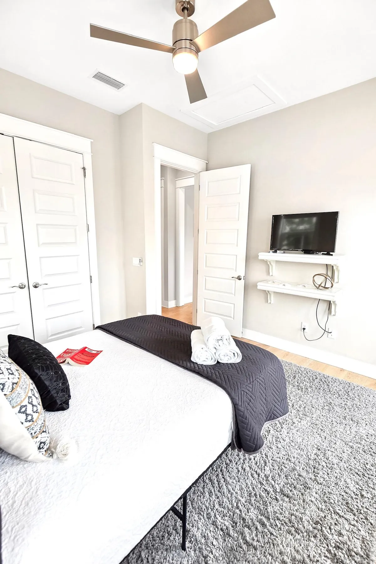 Second bedroom with plenty of space to relax