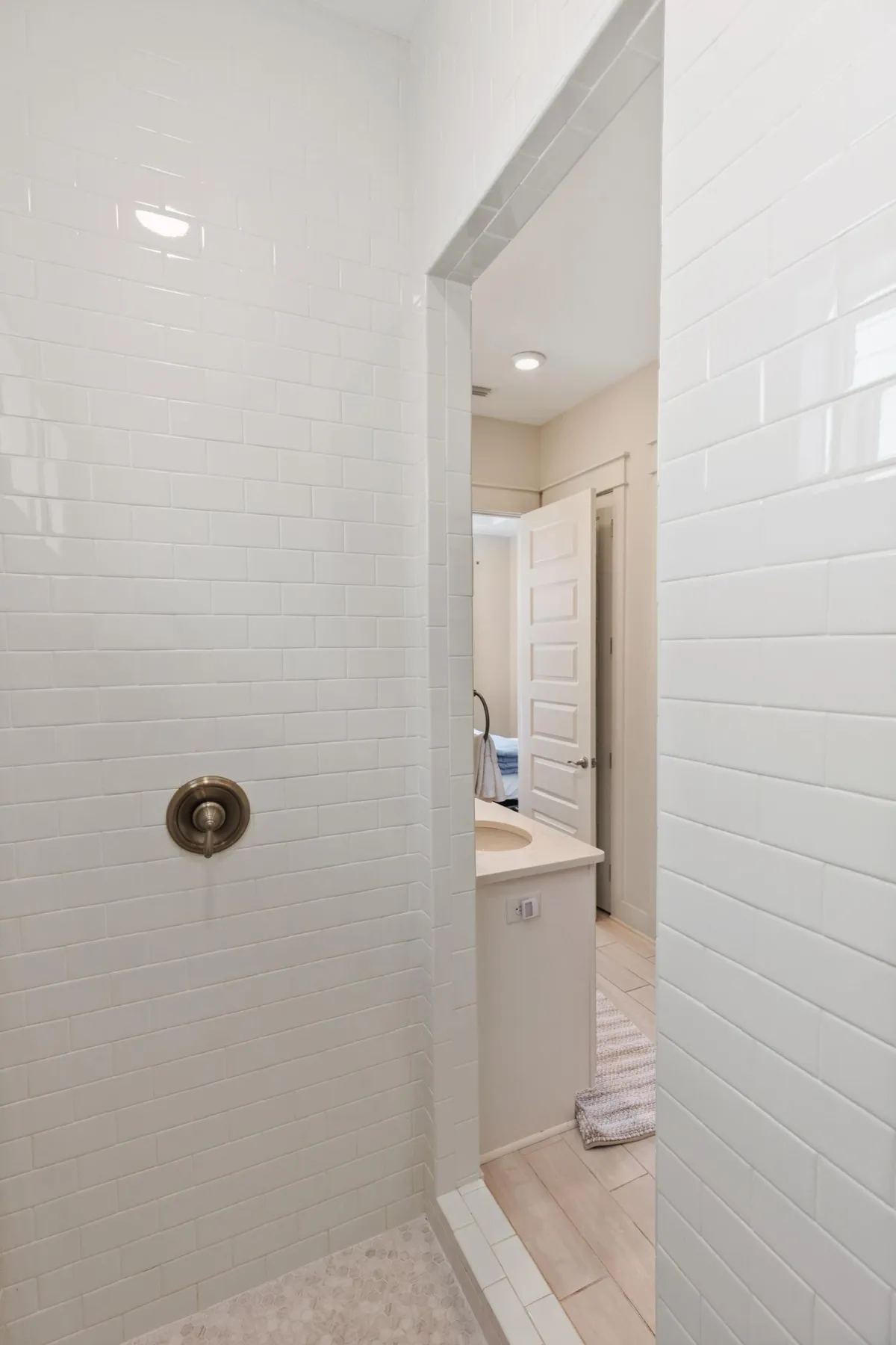 Spacious master ensuite shower