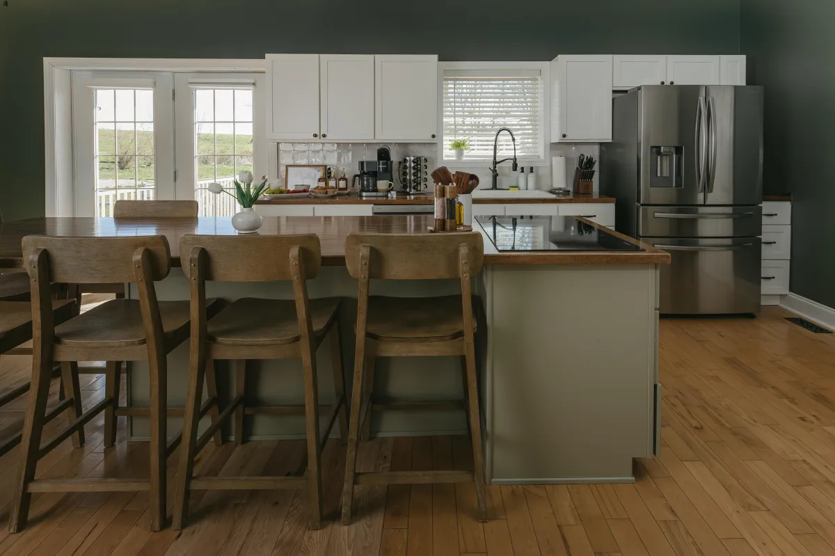 Large country kitchen stocked with everything but your meals!