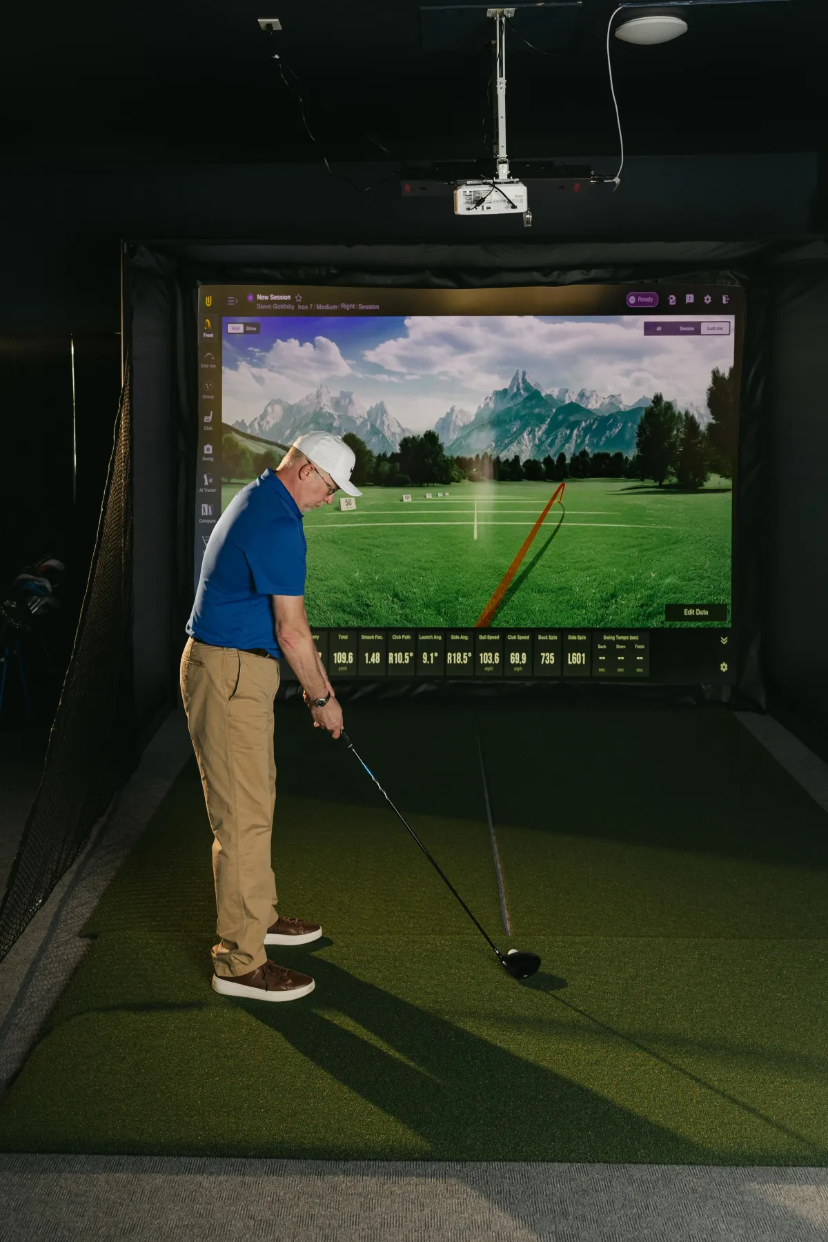 Work on your swing in the dedicated game room - clubs for both left and right handers