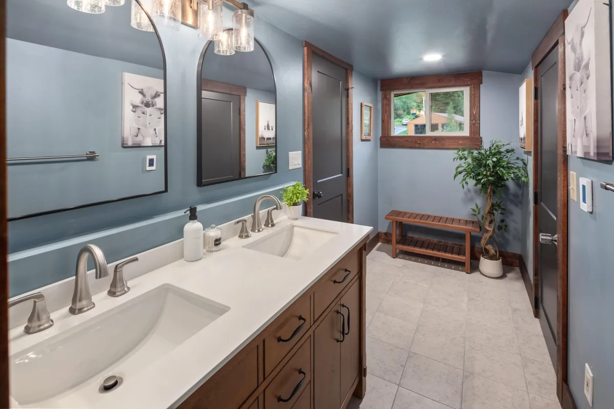 Spacious bathroom with dual sinks and stylish lighting. Ideal for couples or families, offering comfort and convenience during your Montana vacation.