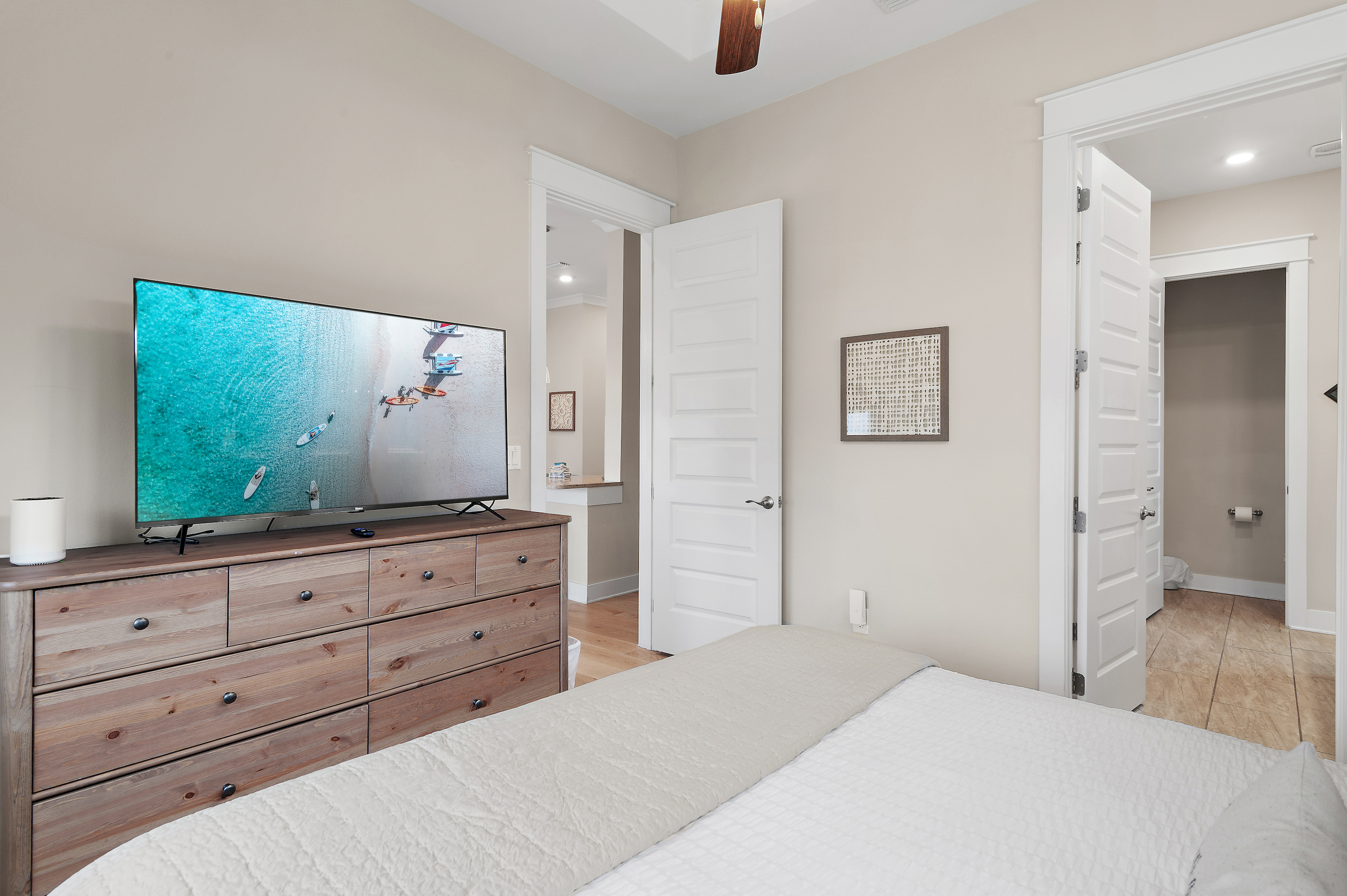 King master bedroom with ensuite bathroom