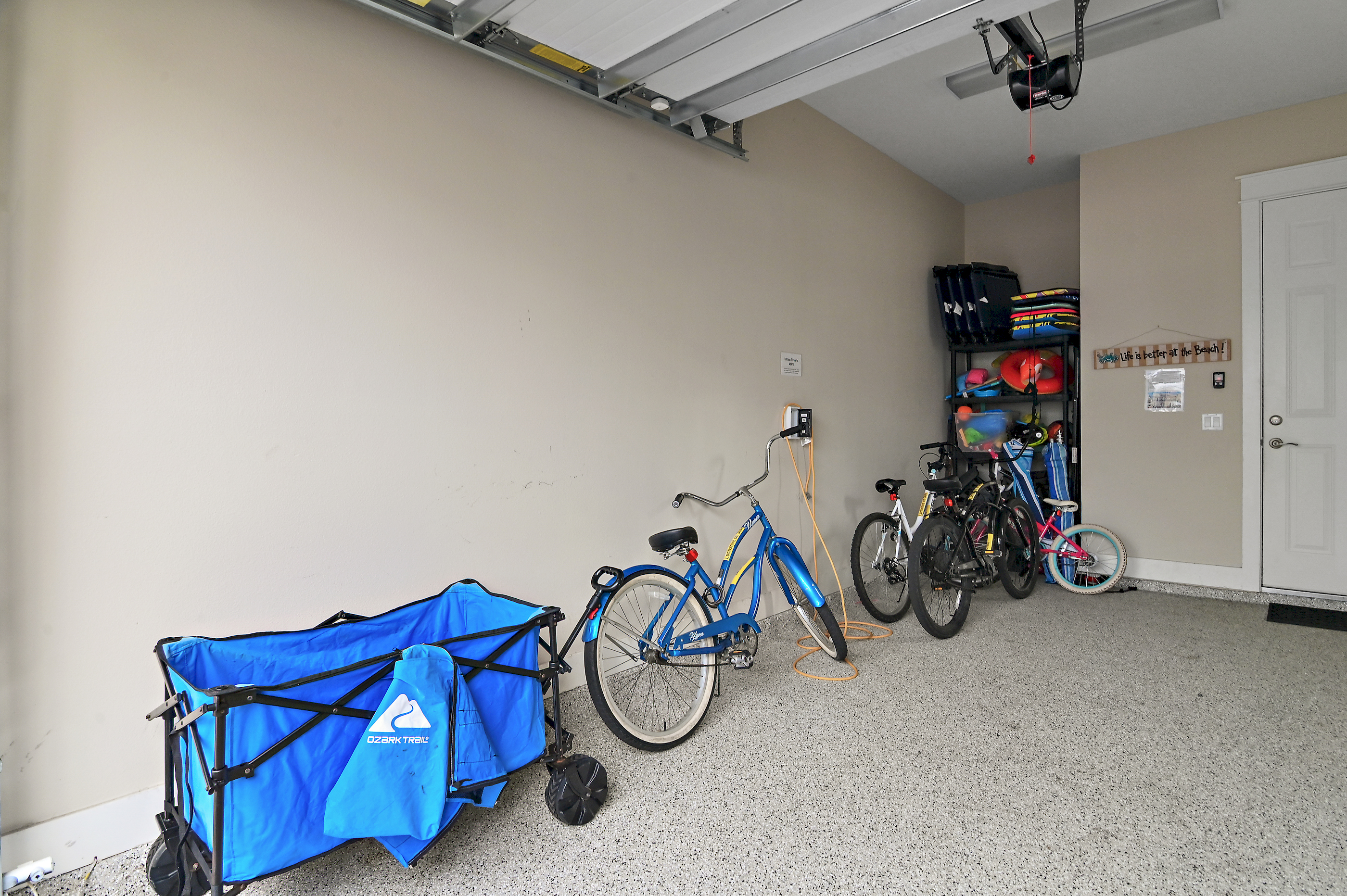 Electric cruiser, bikes, and beach gear!