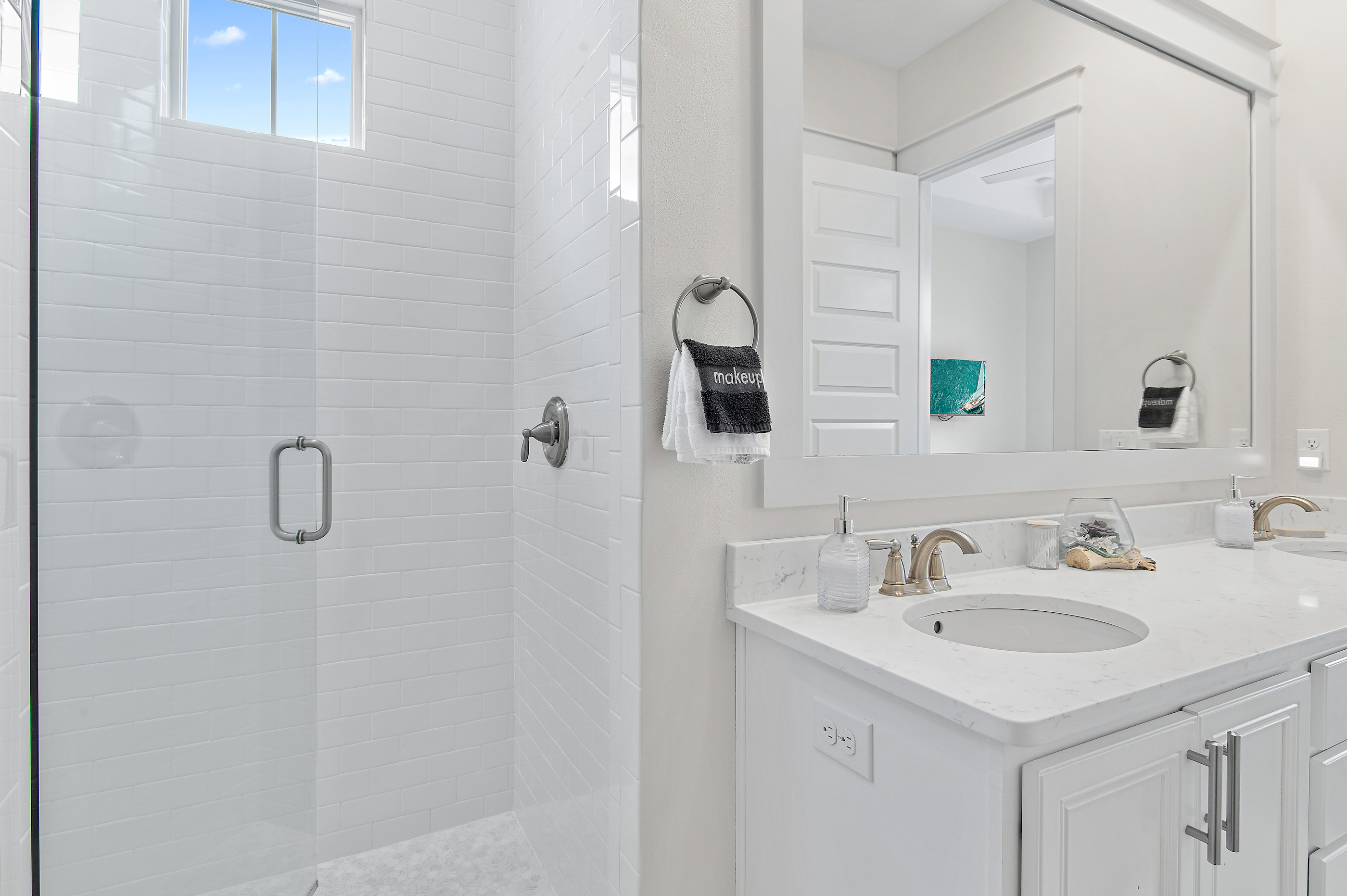 Spacious master ensuite shower