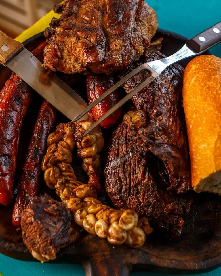 Outdoor BBQ Dining in Las Vegas: Enjoy Delicious BBQ at SmokinT's BBQ & Bar