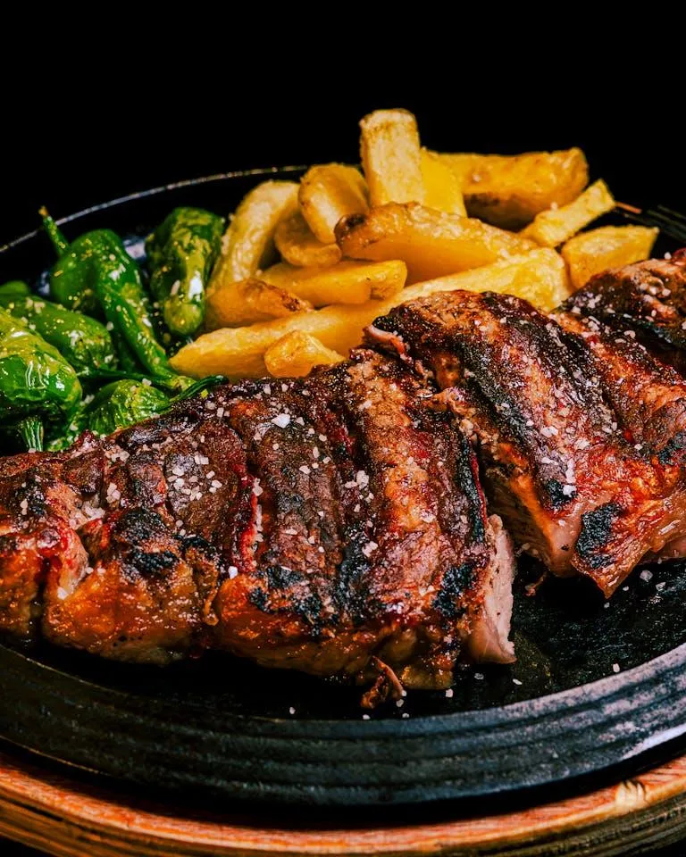 SmokinT's BBQ & Bar