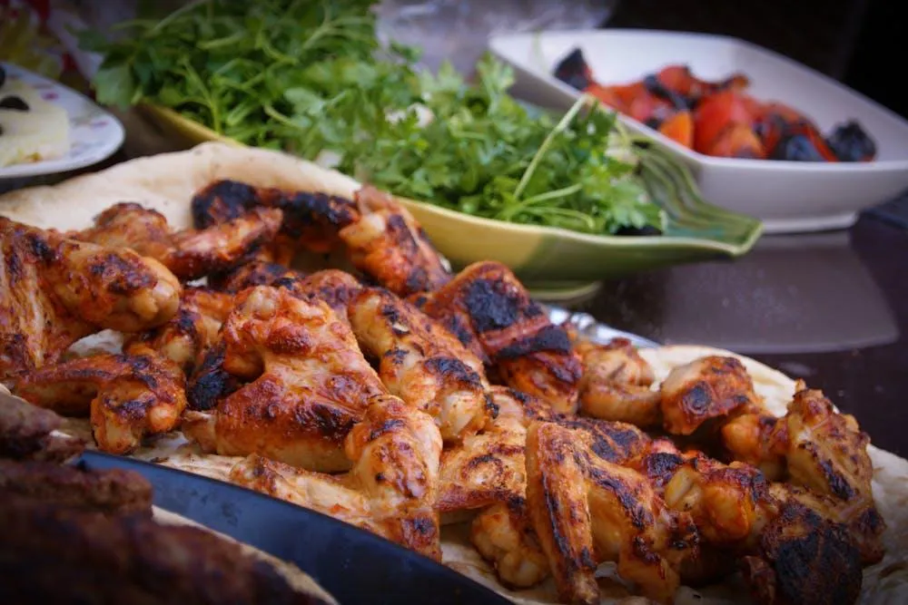 BBQ and Sports: Why BBQ Is the Perfect Game Day Food – SmokinT’s BBQ & Bar Brings the Flavor to Every Match