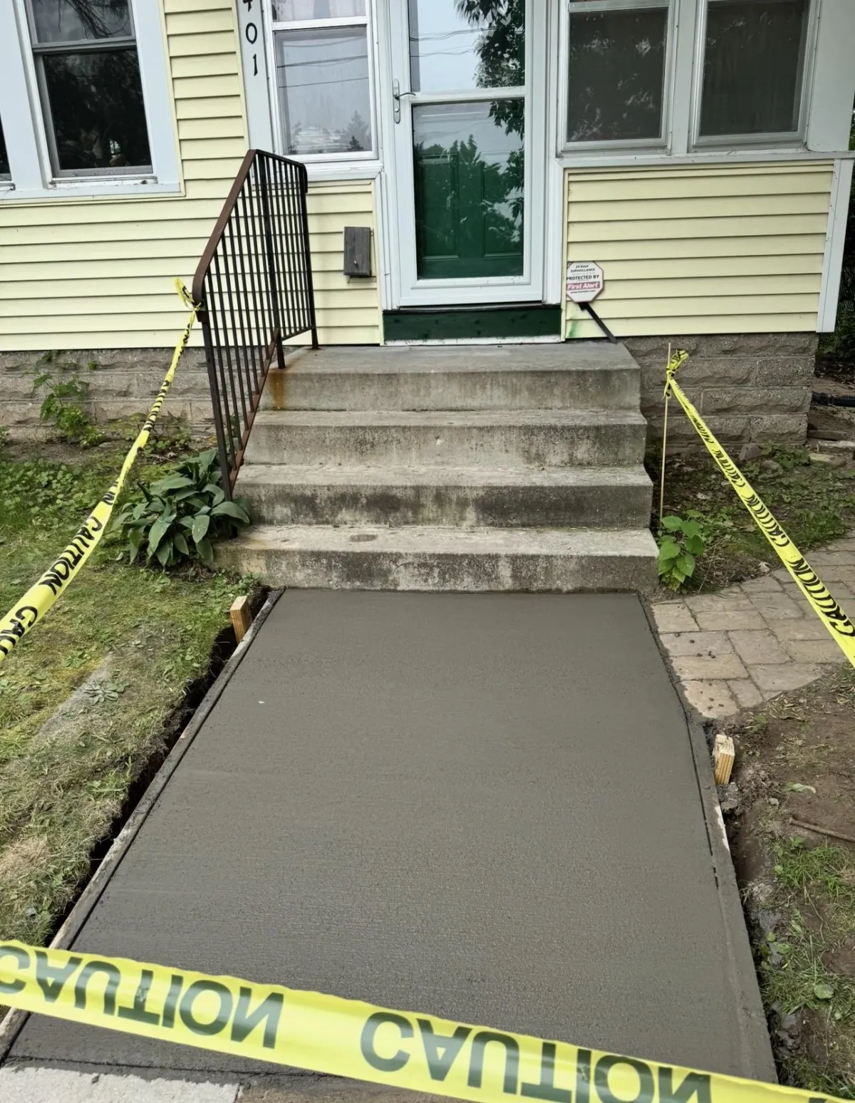 Concrete Sidewalk Pad