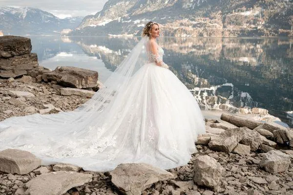 Elegantes Brautkleid eines Zürcher Hochzeitsmodegeschäfts.