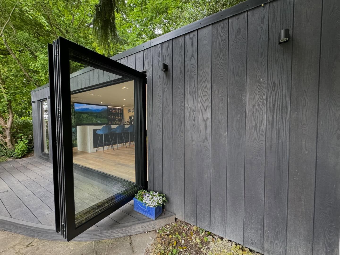 Garden office room installation