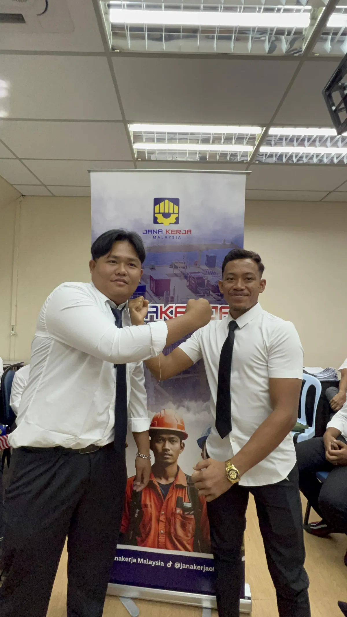 Jana Kerja Official menawarkan program kerjaya Oil & Gas untuk belia Malaysia. Fokus kepada Scaffolding Erector, Rigger, Pipe Fitter, NDT Technician dan Site Safety Supervisor. Daftar untuk latihan bertauliah dan peluang penempatan kerja di sektor Minyak & Gas berimpak tinggi.