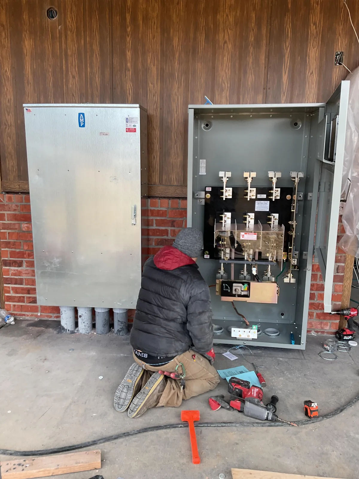 Mountain Man Electric electrician working on the installation of an electrical panel outside a home in Aurora, Colorado